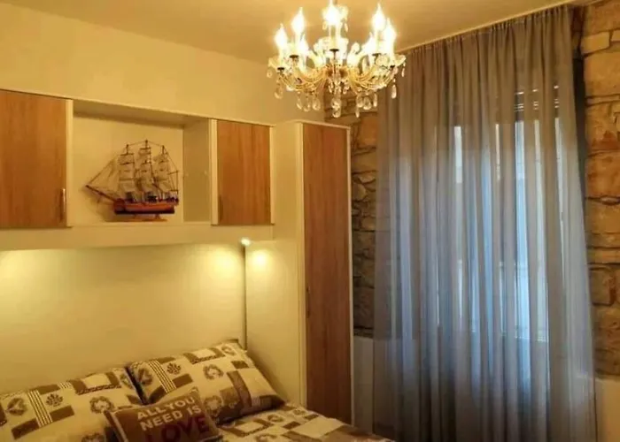 Colloseum View From The 普拉